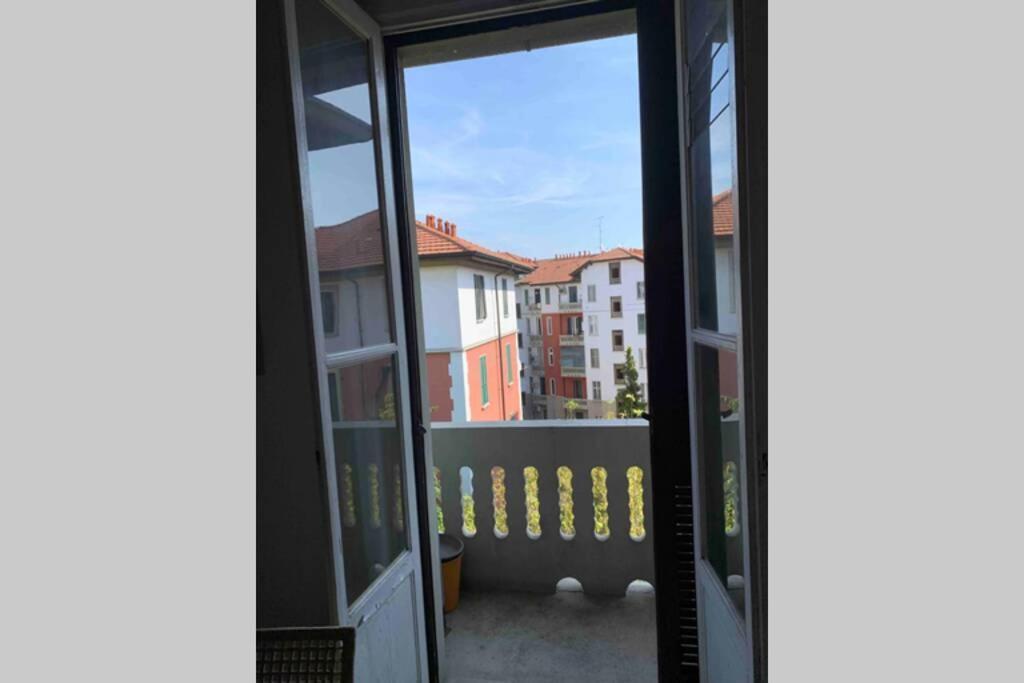 Appartamento Splendido Con Tutti Servizi In Zona Navigli Milão Exterior foto